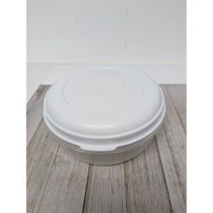 Vintage Rubbermaid Servin Saver #3 Round 1.4 Quart Food Container White Lid